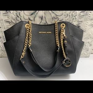 Like New Michael Kors Jet Set Leather Shoulder Bag